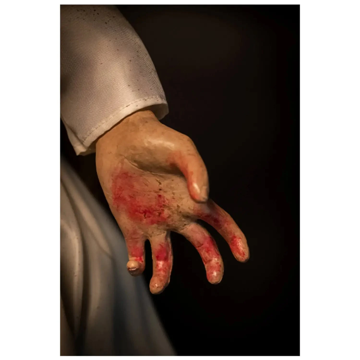 Trick Or Treat Studios Annabelle The Conjuring Doll 40 Inch Lifesize Prop Replica 9 Trick Or Treat Studios Annabelle The Conjuring Doll 40 Inch Lifesize Prop Replica - Image 7