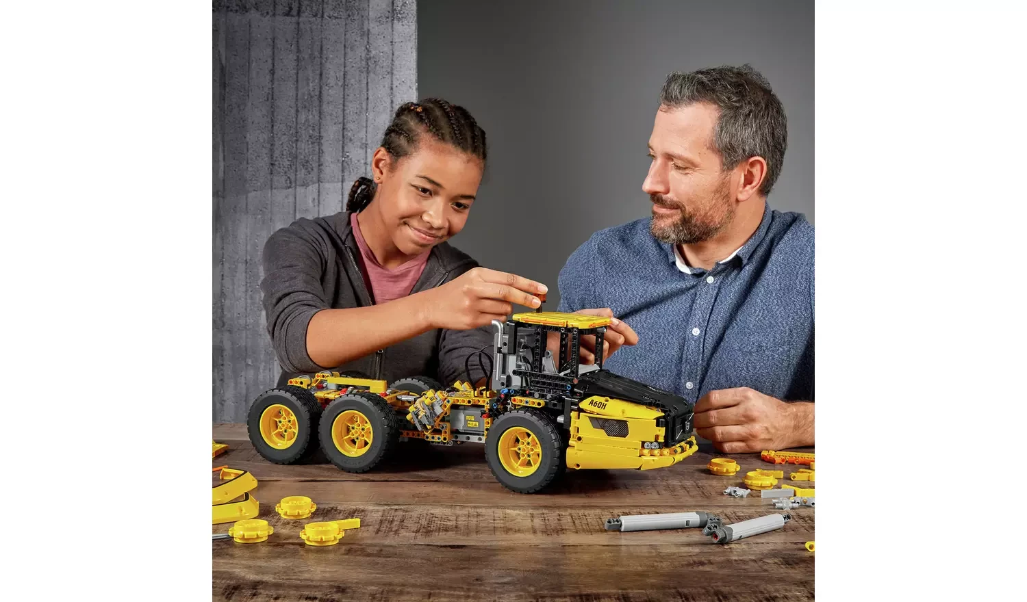 LEGO 42114 Technic 6x6 Volvo Articulated Hauler RC Truck 5 LEGO 42114 Technic 6x6 Volvo Articulated Hauler RC Truck - Image 3