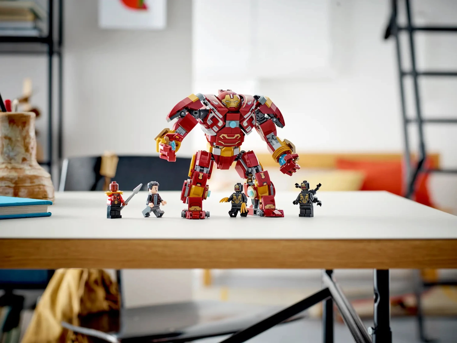 LEGO 76247 Marvel The Hulkbuster: The Battle Of Wakanda Set 11 LEGO 76247 Marvel The Hulkbuster: The Battle Of Wakanda Set - Image 9