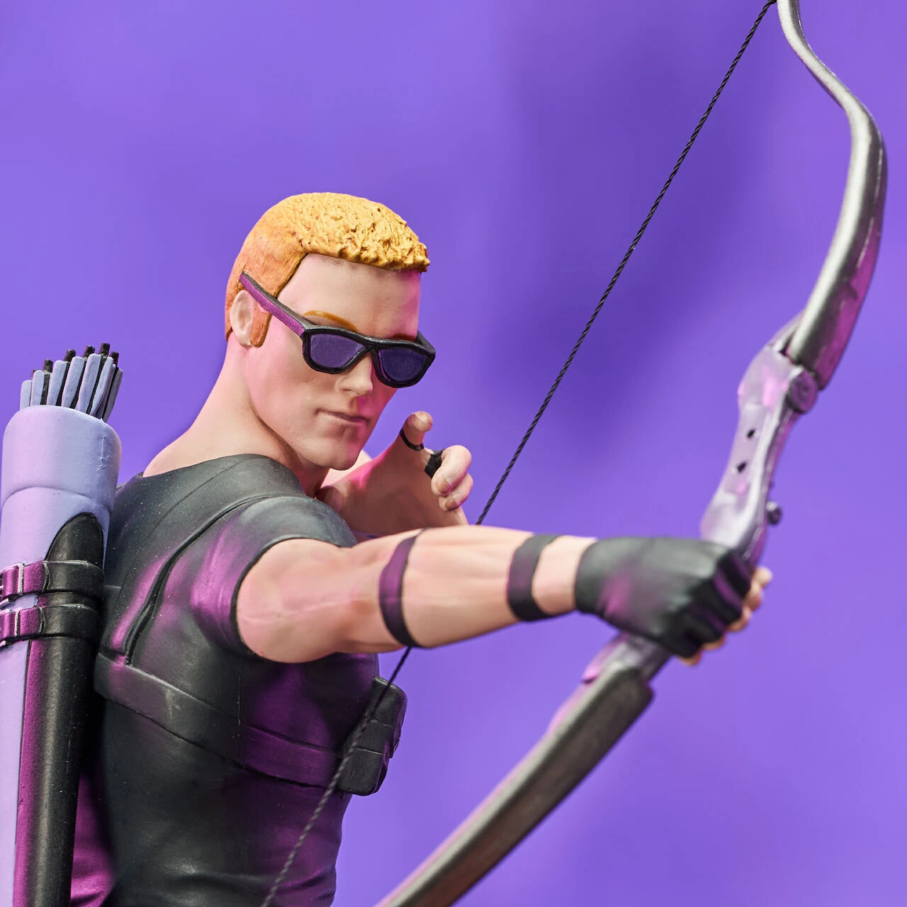 Marvel Diamond Select Comic Gallery PVC Statue Hawkeye With Pizza Dog 8 Marvel Diamond Select Comic Gallery PVC Statue Hawkeye With Pizza Dog - Image 6