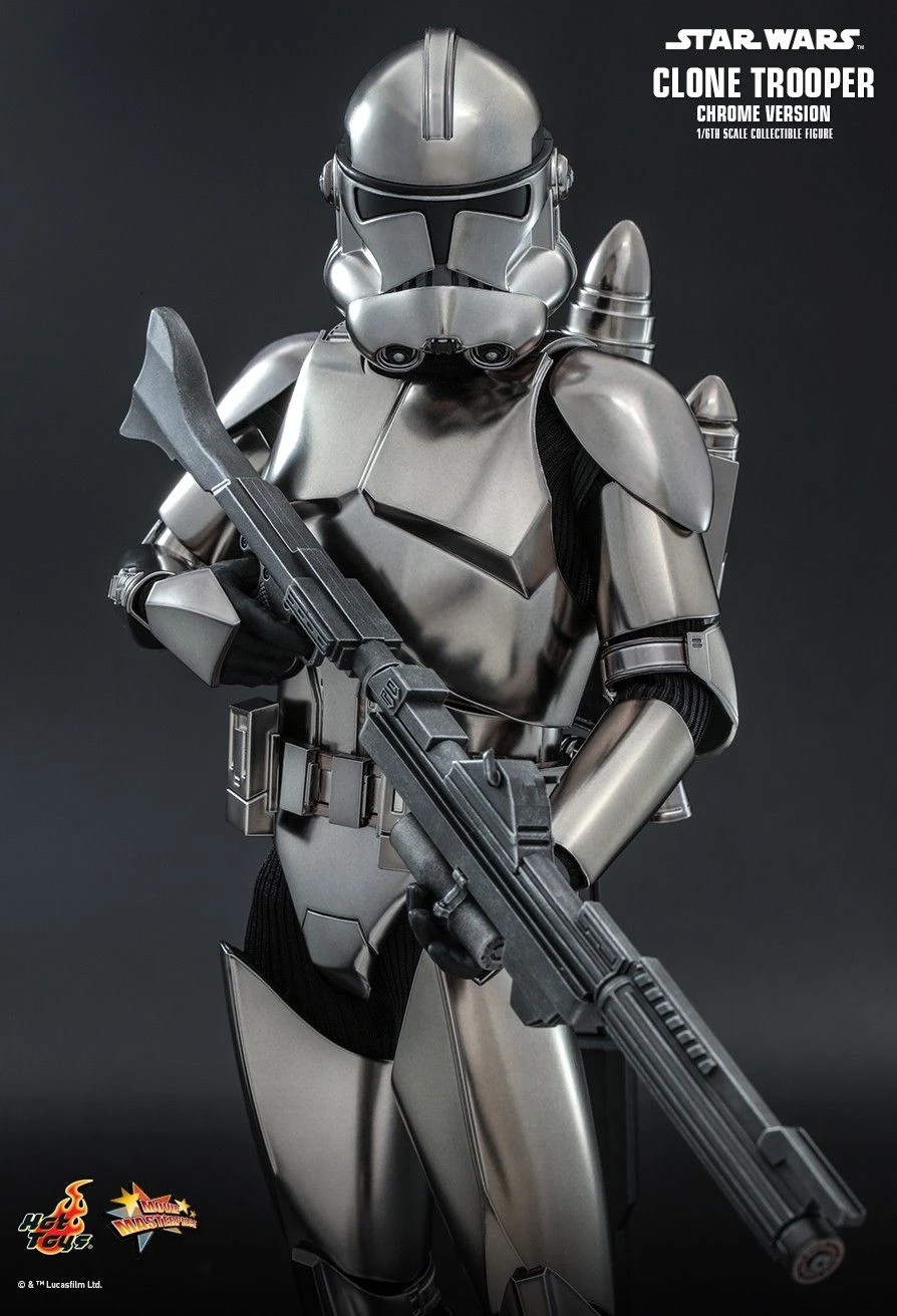 Hot Toys 1:6 Star Wars Clone Trooper (Chrome Version) Exclusive Release 12 Hot Toys 1:6 Star Wars Clone Trooper (Chrome Version) Exclusive Release - Image 10
