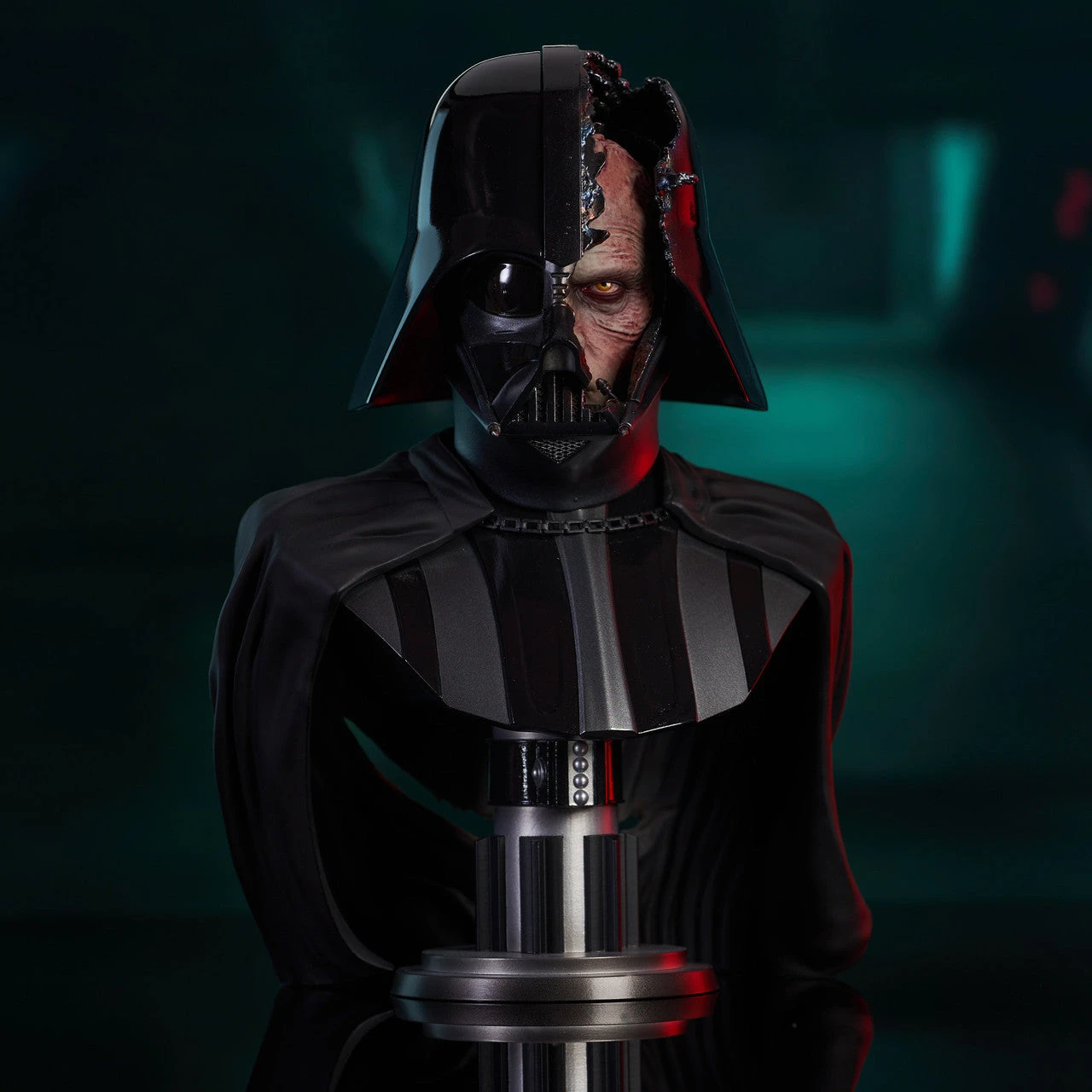 Star Wars Obi-Wan Kenobi Legends In 3D Darth Vader (Damaged Helmet) 1/2 Scale Limited Edition Bust 4 Star Wars Obi-Wan Kenobi Legends In 3D Darth Vader (Damaged Helmet) 1/2 Scale Limited Edition Bust - Image 2