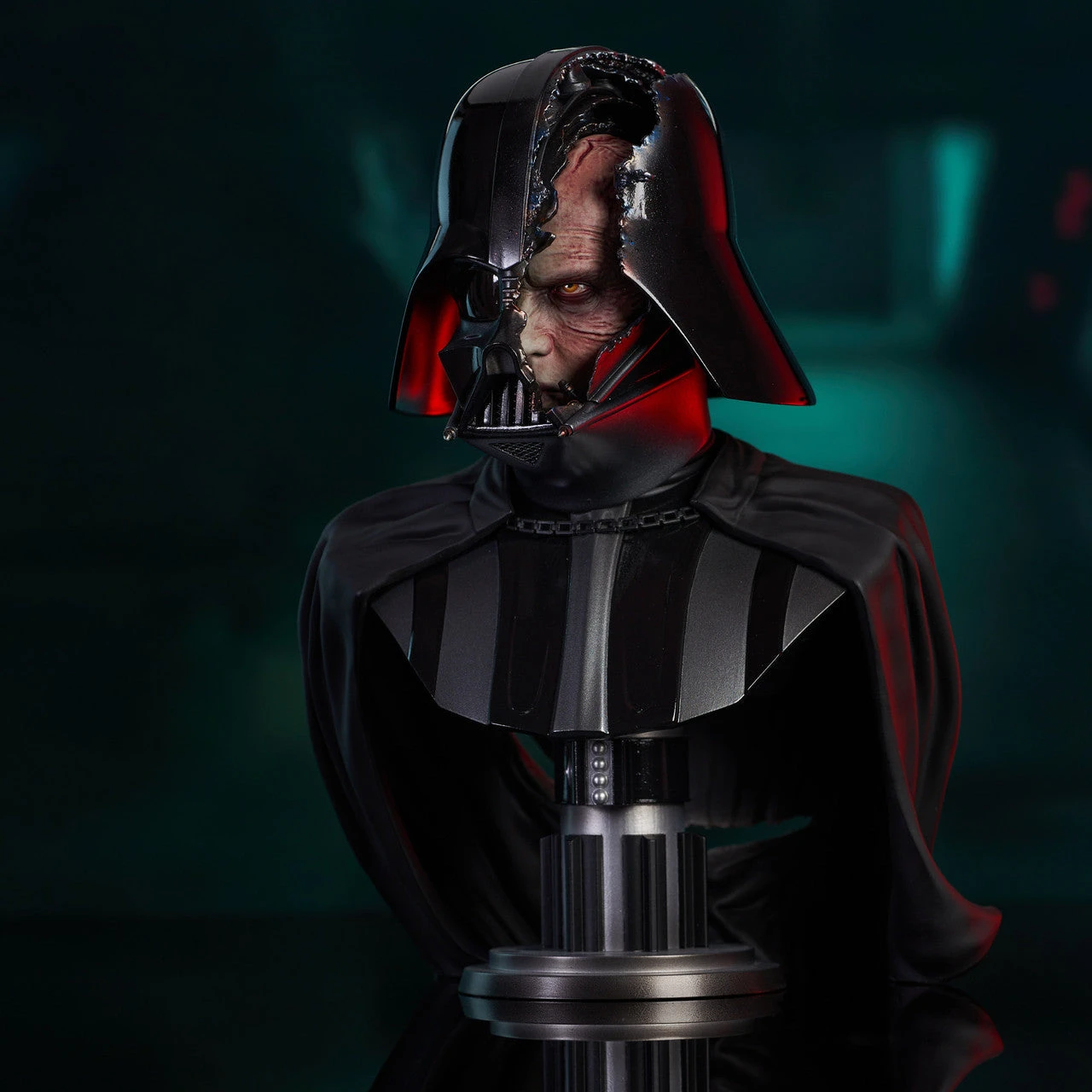 Star Wars Obi-Wan Kenobi Legends In 3D Darth Vader (Damaged Helmet) 1/2 Scale Limited Edition Bust 6 Star Wars Obi-Wan Kenobi Legends In 3D Darth Vader (Damaged Helmet) 1/2 Scale Limited Edition Bust - Image 4