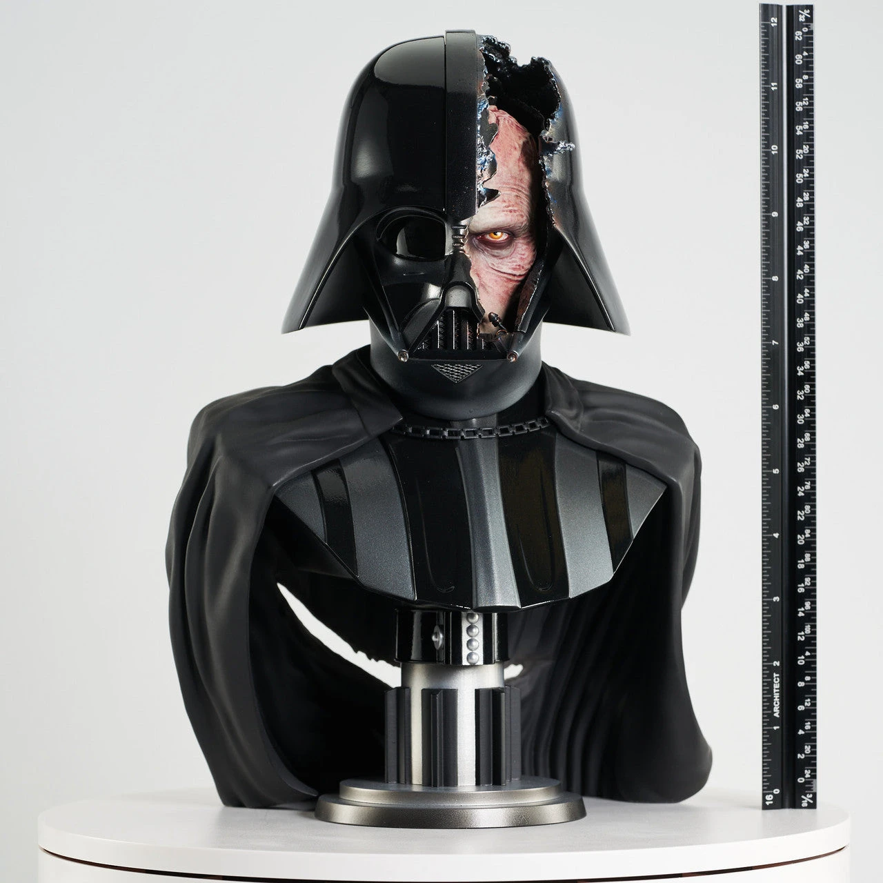 Star Wars Obi-Wan Kenobi Legends In 3D Darth Vader (Damaged Helmet) 1/2 Scale Limited Edition Bust 12 Star Wars Obi-Wan Kenobi Legends In 3D Darth Vader (Damaged Helmet) 1/2 Scale Limited Edition Bust - Image 10