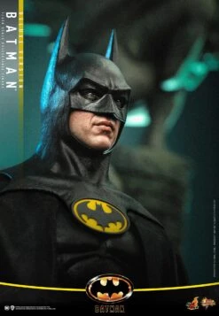Hot Toys 1/6th Scale Figure DC 1989 Deluxe Batman -Toy Sale Store batman deluxe version dc comics gallery 63ee748cde628 jpg
