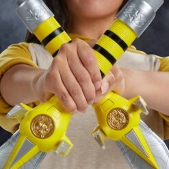 Power Rangers Lightning Collection Mighty Morphin Yellow Ranger Power Daggers *Exclusive 26 Power Rangers Lightning Collection Mighty Morphin Yellow Ranger Power Daggers *Exclusive -Toy Sale Store hr hasf6479 f