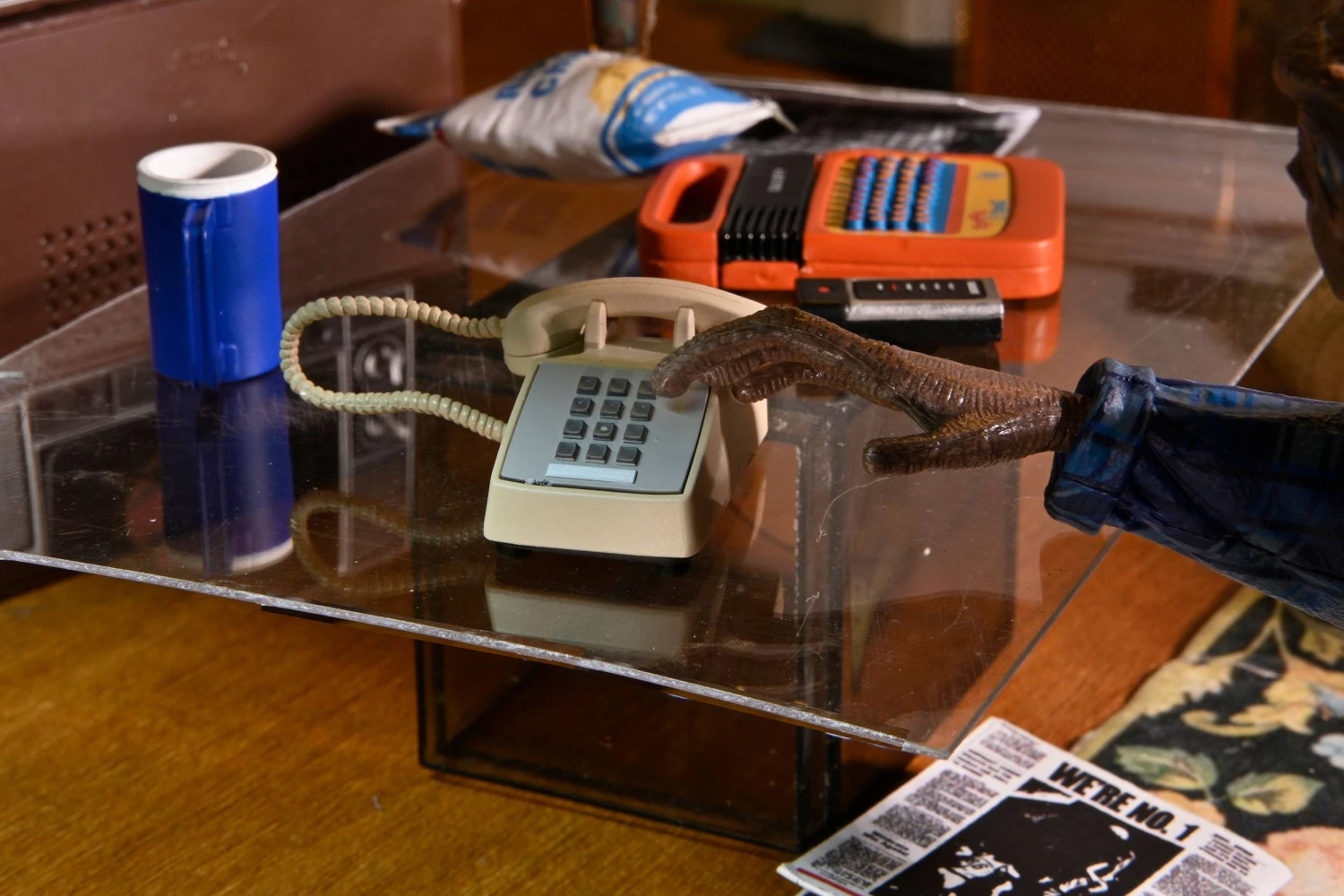 NECA E.T. The Extra-Terrestrial 40th Anniversary Ultimate Telepathic E.T. 7" Scale Action Figure 6 NECA E.T. The Extra-Terrestrial 40th Anniversary Ultimate Telepathic E.T. 7" Scale Action Figure - Image 4