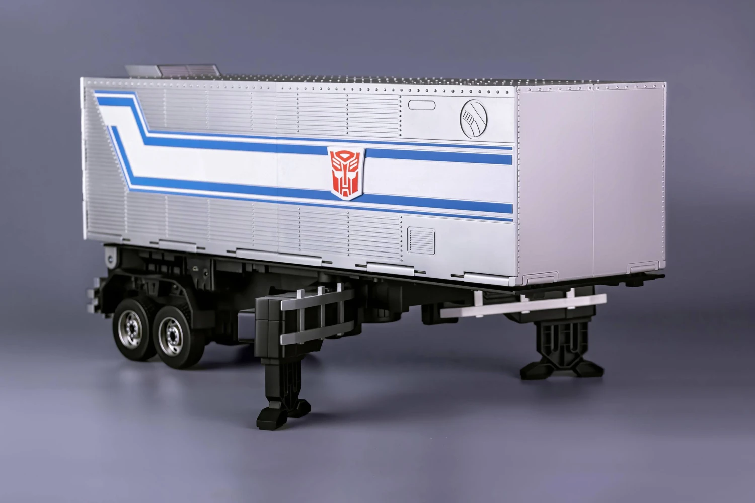 Robosen Transformers Interactive Auto-Converting Flagship Trailer Kit Vehicle For Optimus Prime 22 Robosen Transformers Interactive Auto-Converting Flagship Trailer Kit Vehicle For Optimus Prime - Image 20